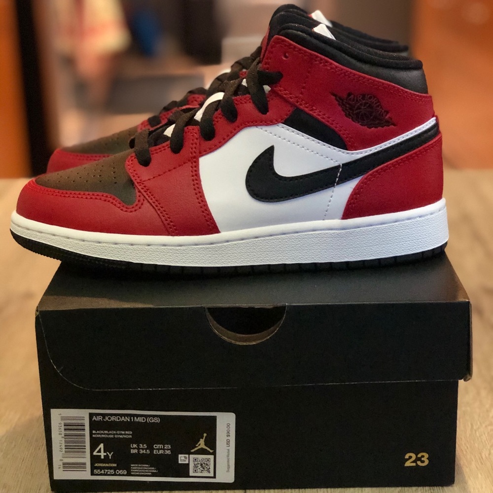 ๐SOLD๐Air Jordan 1 Mid GS Chicago 554725-069 - Picture 5 of 11